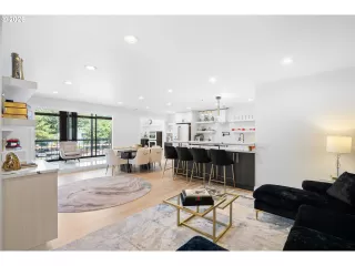 Photo #3: 443937763 Listing 