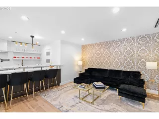 Photo #4: 443937763 Listing 
