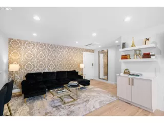 Photo #5: 443937763 Listing 