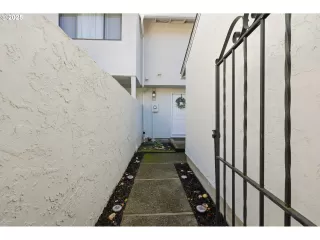 Photo #4: 444469672 Listing