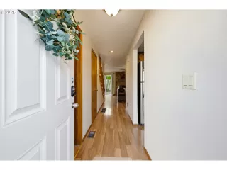 Photo #5: 444469672 Listing