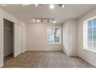 Photo #3: 444580322 Listing