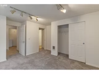 Photo #4: 444580322 Listing