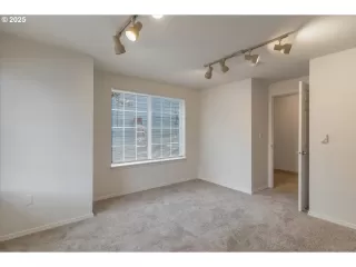 Photo #5: 444580322 Listing