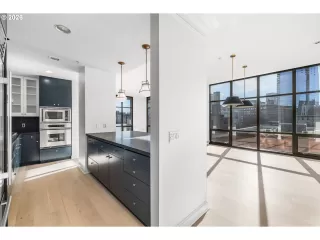 Photo #5: 444868517 Listing 