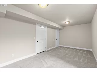 Photo #5: 444955101 Listing 