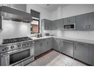 Photo #6: 445317264 Listing