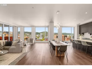 Photo #4: 445539392 Listing