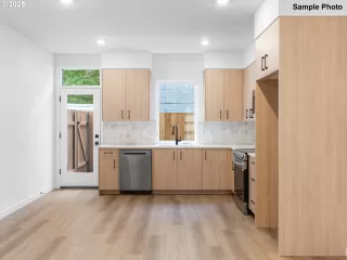 Photo #2: 445754459 Listing