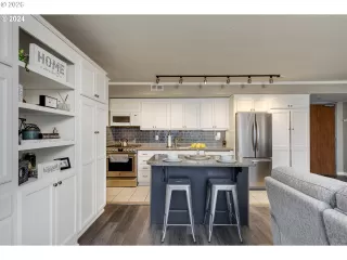 Photo #1: 446375542 Listing