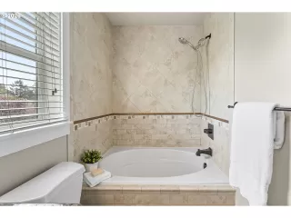 Photo #4: 446491490 Listing