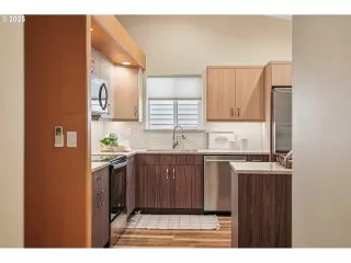 Photo #5: 447064341 Listing 