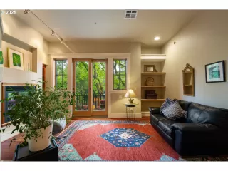Photo #6: 447119023 Listing