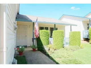 Photo #4: 447159551 Listing