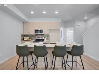 Photo #6: 447700845 Listing