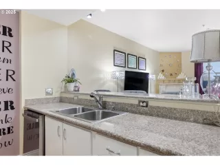 Photo #1: 447725920 Listing 