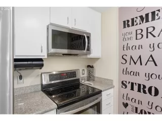 Photo #2: 447725920 Listing 