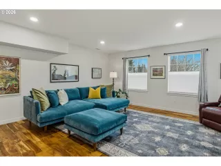 Photo #5: 447833581 Listing