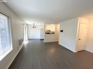 Photo #4: 448198561 Listing