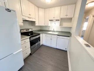 Photo #6: 448198561 Listing