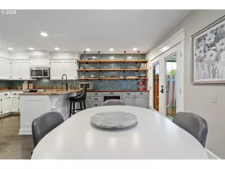 Photo #3: 448300554 Listing