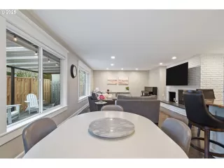 Photo #6: 448300554 Listing