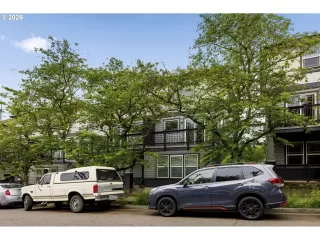 More Details about MLS # 448735917 : 6747 N SALEM AVE