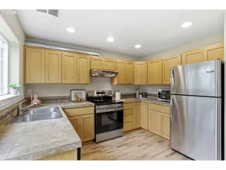 Photo #4: 448735917 Listing 