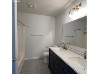 Photo #6: 448970079 Listing