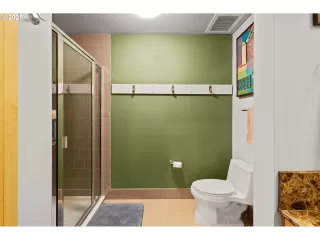 Photo #2: 449097922 Listing