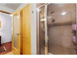 Photo #3: 449097922 Listing