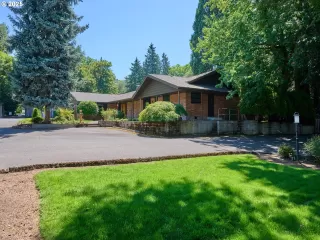 Photo #4: 449212273 Listing