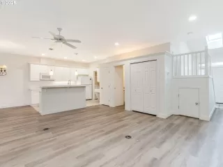 Photo #5: 449336839 Listing