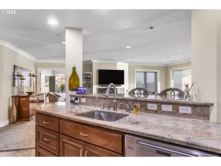 Photo #5: 449399702 Listing