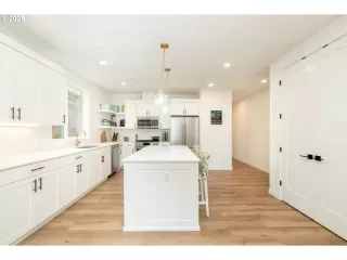 Photo #5: 449422835 Listing 