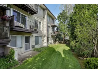 More Details about MLS # 449667173 : 200 SW FLORENCE AVE I19