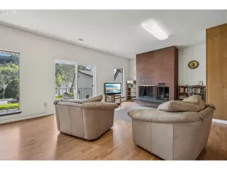 Photo #5: 449667173 Listing