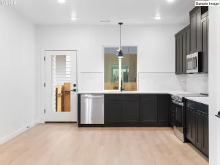 Photo #4: 449680671 Listing