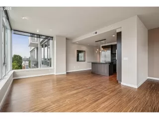 Photo #2: 449866756 Listing