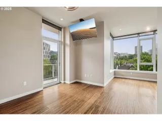 Photo #5: 449866756 Listing