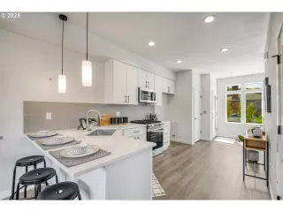 Photo #3: 450635293 Listing 