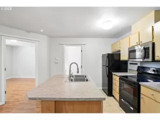 Photo #3: 451202343 Listing 