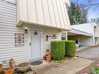 More Details about MLS # 451212968 : 720 SE RENE AVE