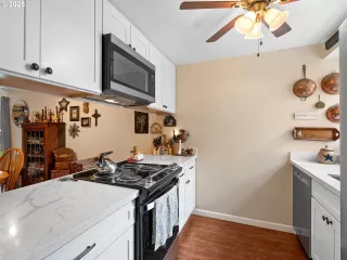 Photo #5: 451212968 Listing