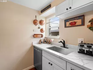 Photo #6: 451212968 Listing