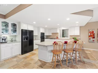 Photo #5: 451435932 Listing 