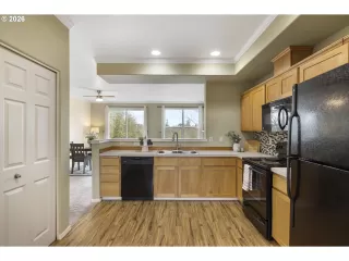 Photo #4: 451502578 Listing 