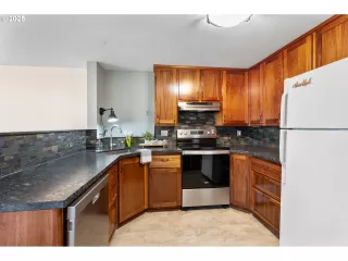 Photo #4: 451593854 Listing