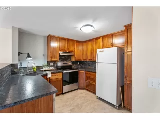 Photo #5: 451593854 Listing