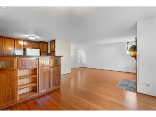 Photo #6: 451593854 Listing